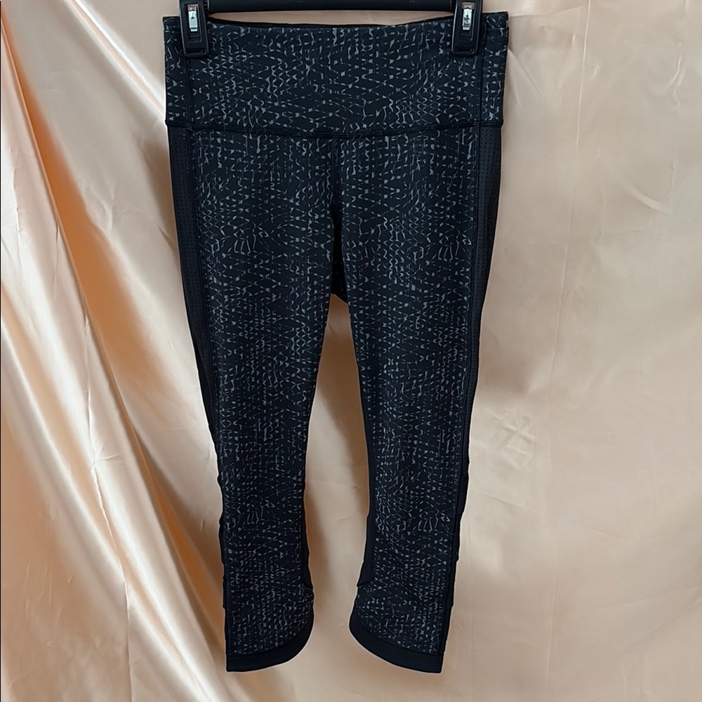 Lululemon Active Patterned Cropped Leggings Sz S